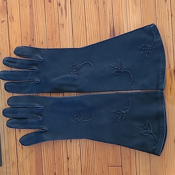 VINTAGE GLOVES GROUP OF FIVE - Picture 7 of 15
